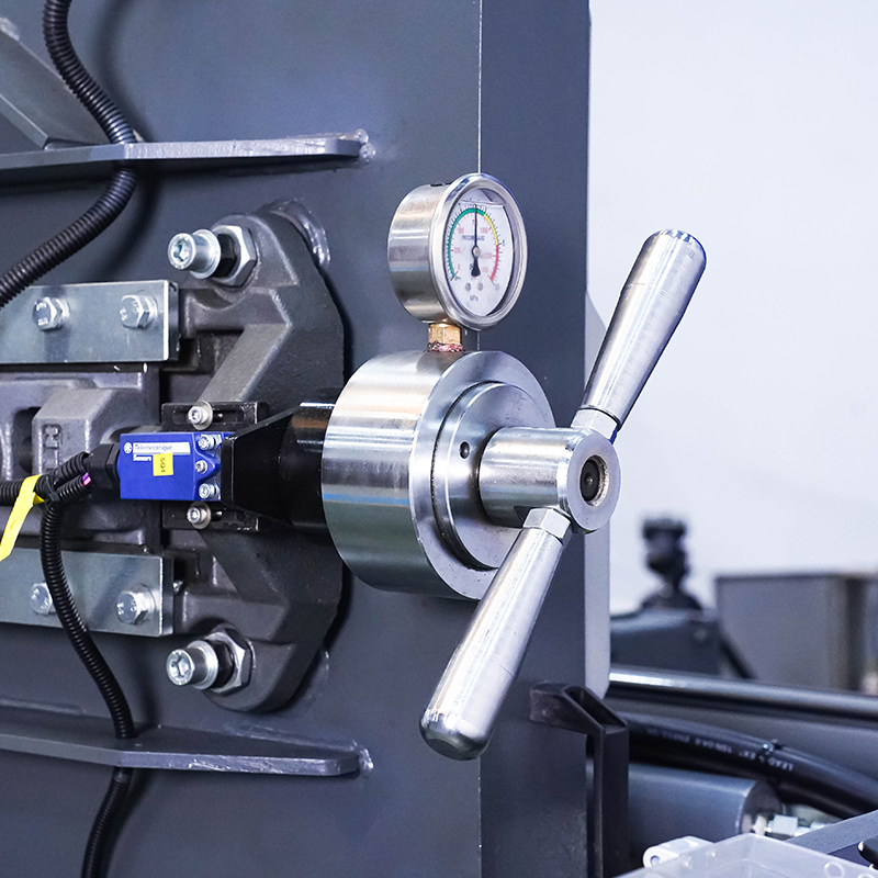 S-6240M CNC Band Saw for Angle Cutting